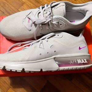 Nike Air Max Shoes in Cream and Pink 9.5